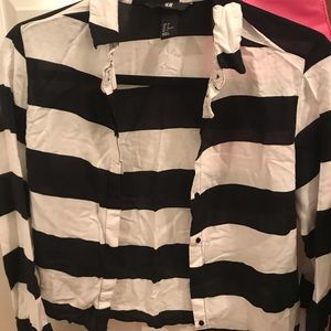 H&M light crop long sleeve top